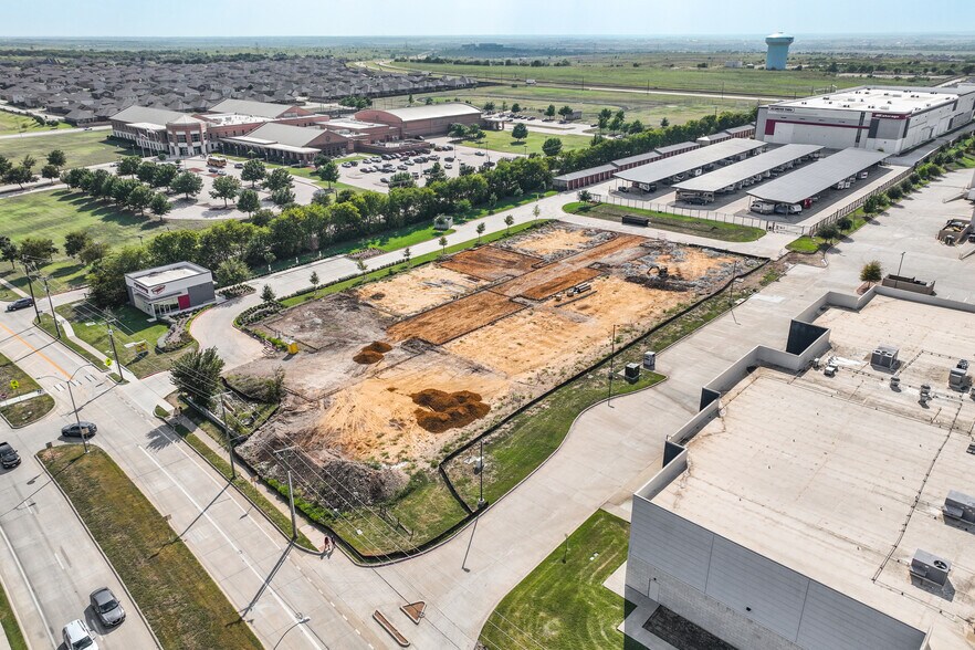 10200 Summercreek Dr, Crowley, TX à vendre - Photo de la construction – Image 1 sur 2
