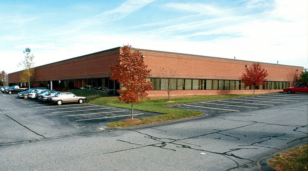 100 Griffin Brook Park Dr, Methuen, MA à louer - Photo de l’immeuble – Image 2 sur 4