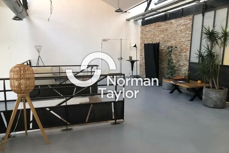 Bureau dans Lyon à vendre - Photo de l’immeuble – Image 2 sur 11