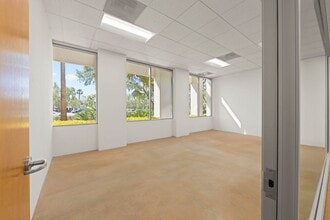 7525 Irvine Center Dr, Irvine, CA à louer Photo intérieure– Image 2 sur 9