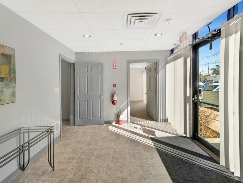 125 High St, Mansfield, MA à louer - Photo de l’immeuble – Image 3 sur 23