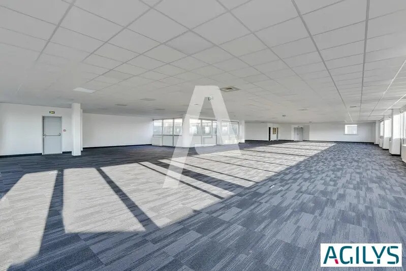 3 Avenue Du Canada, Les Ulis à louer - Photo de l’immeuble – Image 1 sur 5