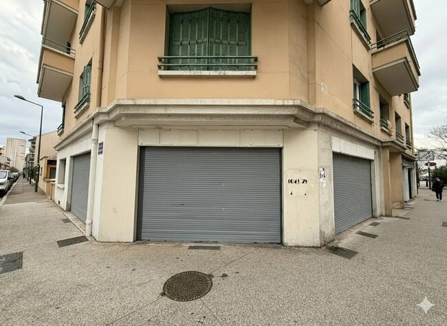 Plus de détails pour Local commercial à louer