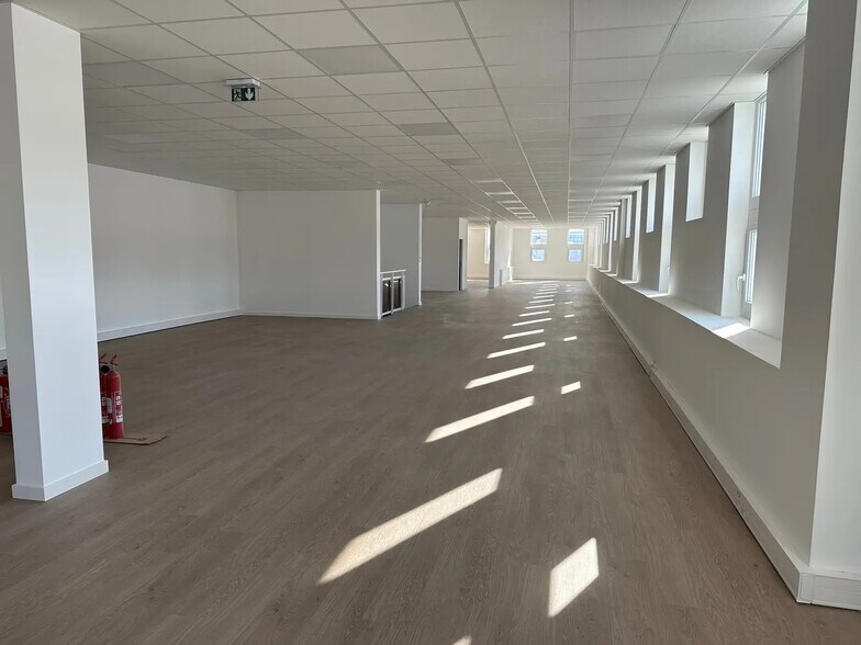 Bureau dans LA PENNE-SUR-HUVEAUNE à louer - Photo intérieure – Image 2 sur 4