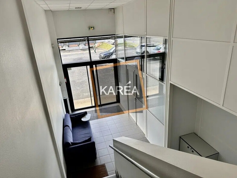 Local d’activités dans Montévrain à louer - Hall d’entrée – Image 3 sur 5