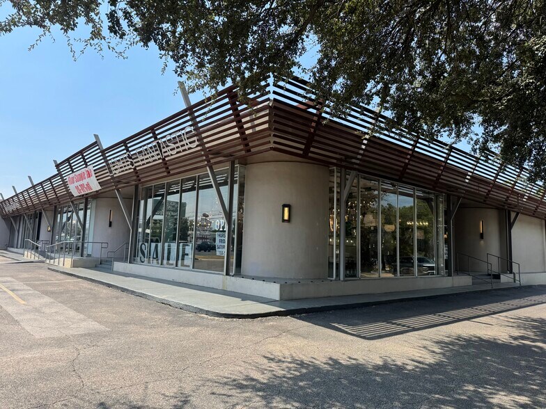 7530-7532 Burnet Rd, Austin, TX à louer - Photo de l’immeuble – Image 3 sur 3