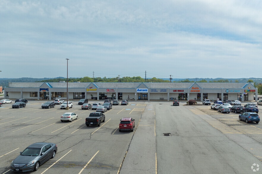 1811-1833 Mckees Rocks Rd, McKees Rocks, PA à louer - Photo de l’immeuble – Image 2 sur 4