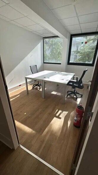 Bureau dans Ivry-sur-Seine à louer - Photo de l’immeuble – Image 3 sur 24