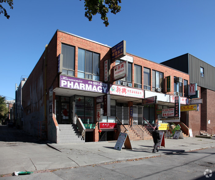 75-81 Huron St, Toronto, ON à vendre - Photo de l’immeuble – Image 2 sur 2