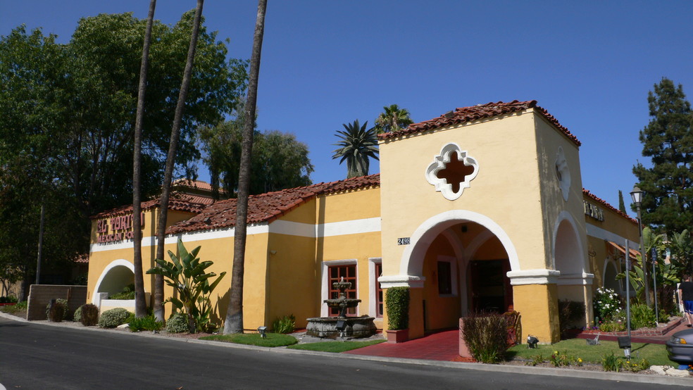 2498 Erringer Rd, Simi Valley, CA à louer - Photo de l’immeuble – Image 2 sur 8