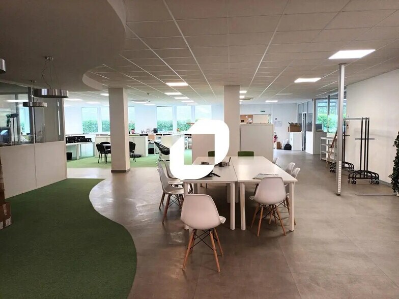 Local d’activités dans Marcq-en-Baroeul à louer - Photo de l’immeuble – Image 1 sur 7