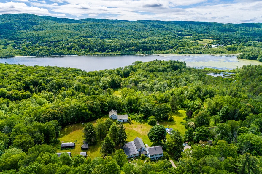 350 Old Cheshire Road, Lanesborough, MA à vendre - Photo principale – Image 1 sur 5