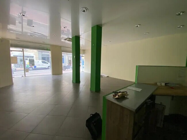 Plus de détails pour Local commercial à vendre
