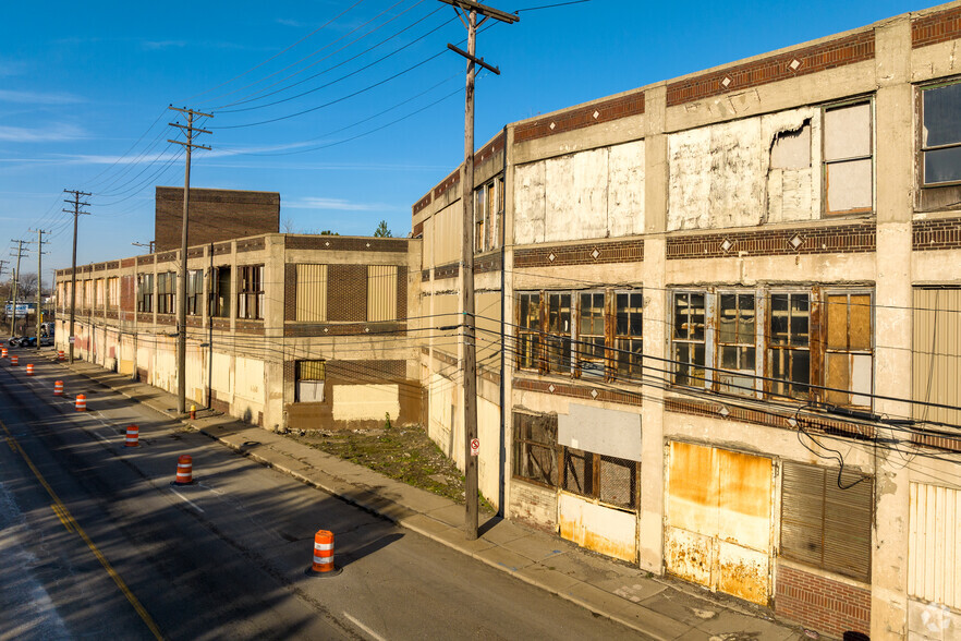 6660 Mount Elliott St, Detroit, MI à louer - Photo de l’immeuble – Image 3 sur 4