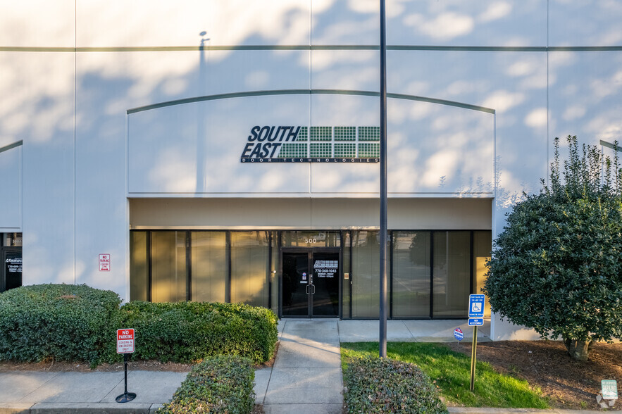 5050 Oakbrook Pky, Norcross, GA à louer - Photo de l’immeuble – Image 3 sur 5