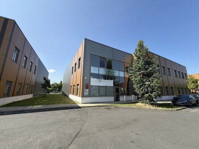 Plus de détails pour Bureau, Local d'activités à louer
