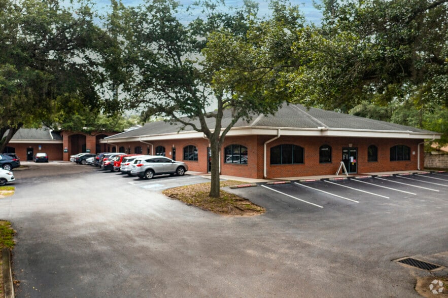 5305 E Fletcher Ave, Temple Terrace, FL à louer - Photo de l’immeuble – Image 3 sur 16
