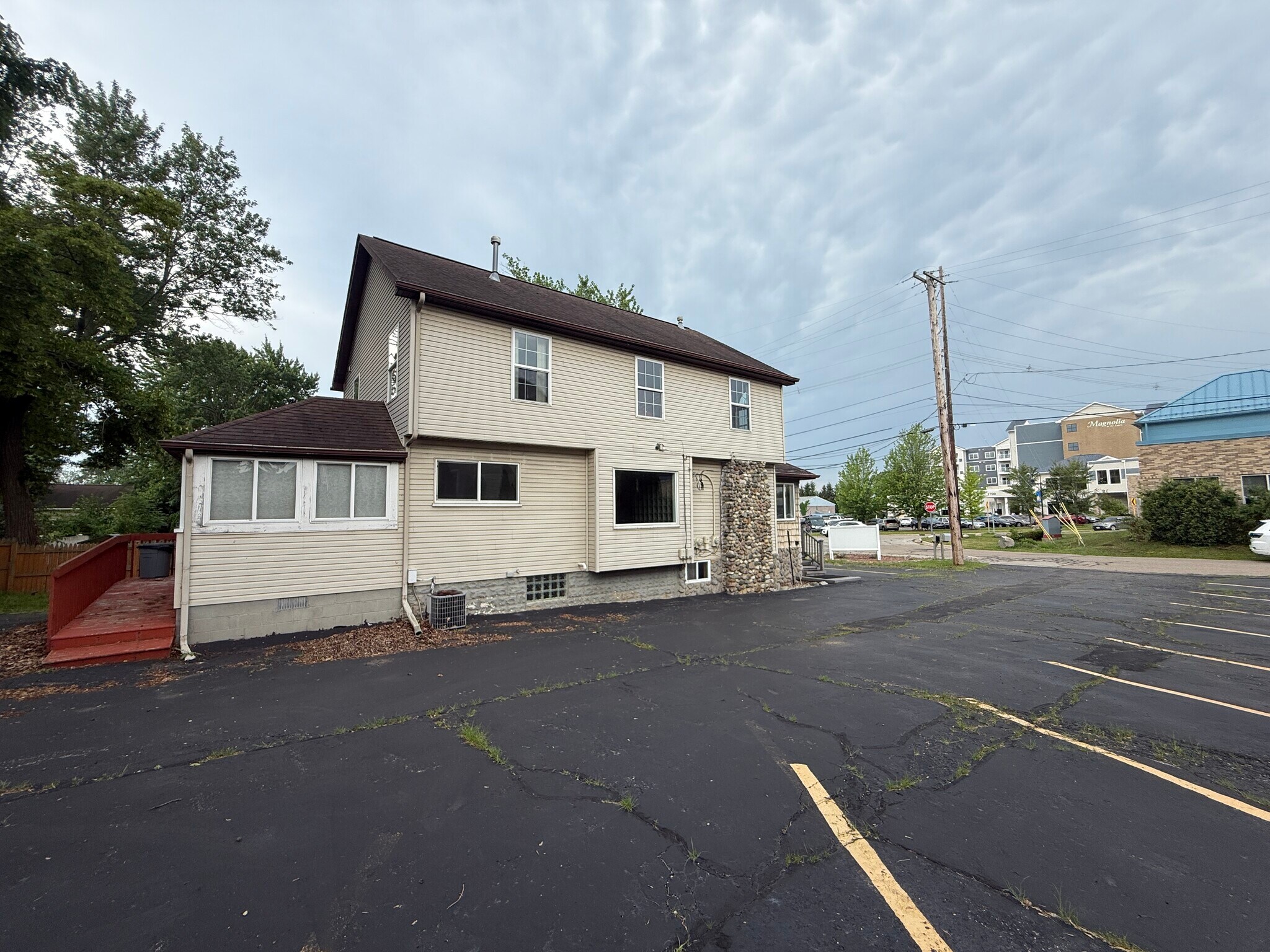 1711 Cass Lake Rd, Keego Harbor, MI à vendre Photo de l’immeuble– Image 1 sur 35