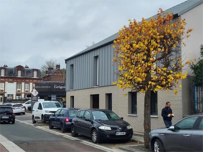 Plus de détails pour 560 Route De Dieppe, Déville-lès-Rouen - Local commercial à vendre