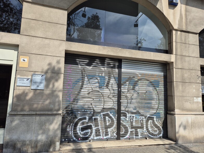 Local commercial dans Barcelone, Barcelona à louer - Photo de l’immeuble – Image 1 sur 2