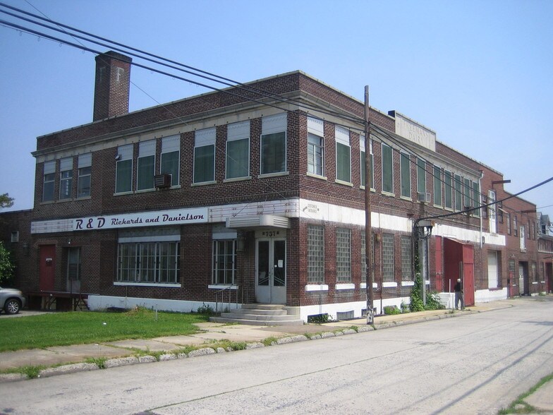 737 N 13th St, Allentown, PA à vendre - Photo de l’immeuble – Image 2 sur 4