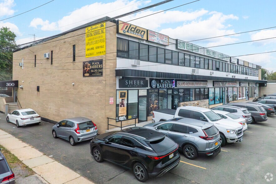 300 Hempstead Tpke, West Hempstead, NY à louer - Photo principale – Image 1 sur 5