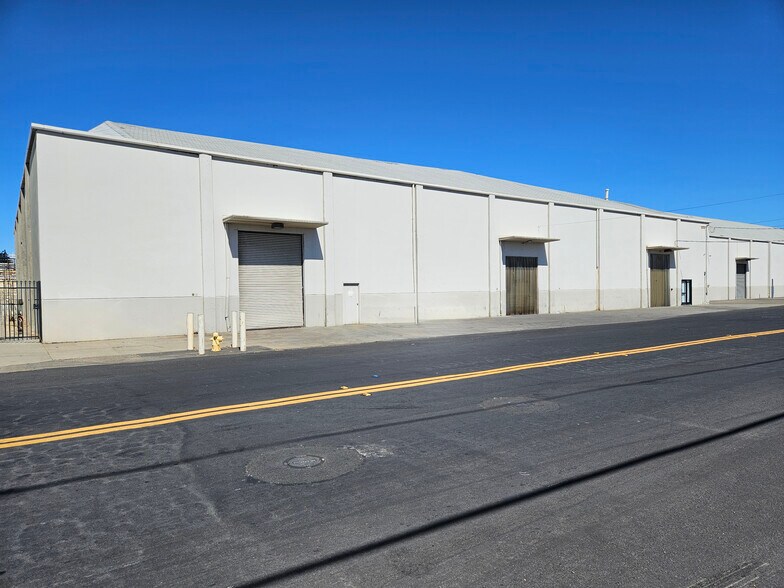 2084 Lapham Dr, Modesto, CA à vendre - Photo de l’immeuble – Image 3 sur 23