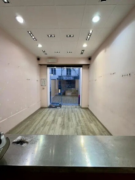 Local commercial dans Paris à louer - Photo de l’immeuble – Image 2 sur 7
