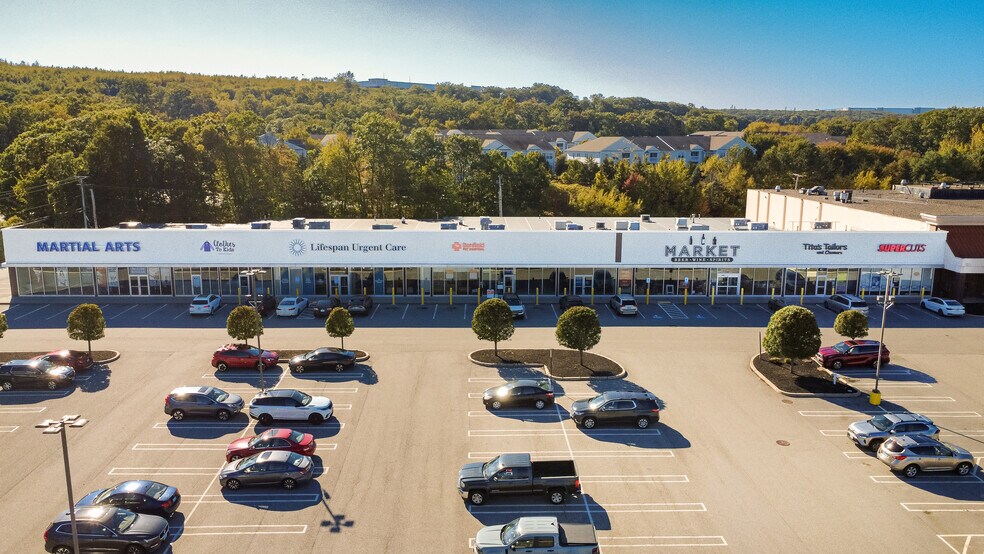 1400 Atwood Ave, Johnston, RI à louer - Photo de l’immeuble – Image 1 sur 7