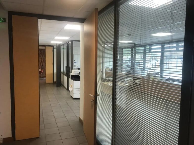 Bureau dans Carbon-Blanc à louer - Photo de l’immeuble – Image 2 sur 12