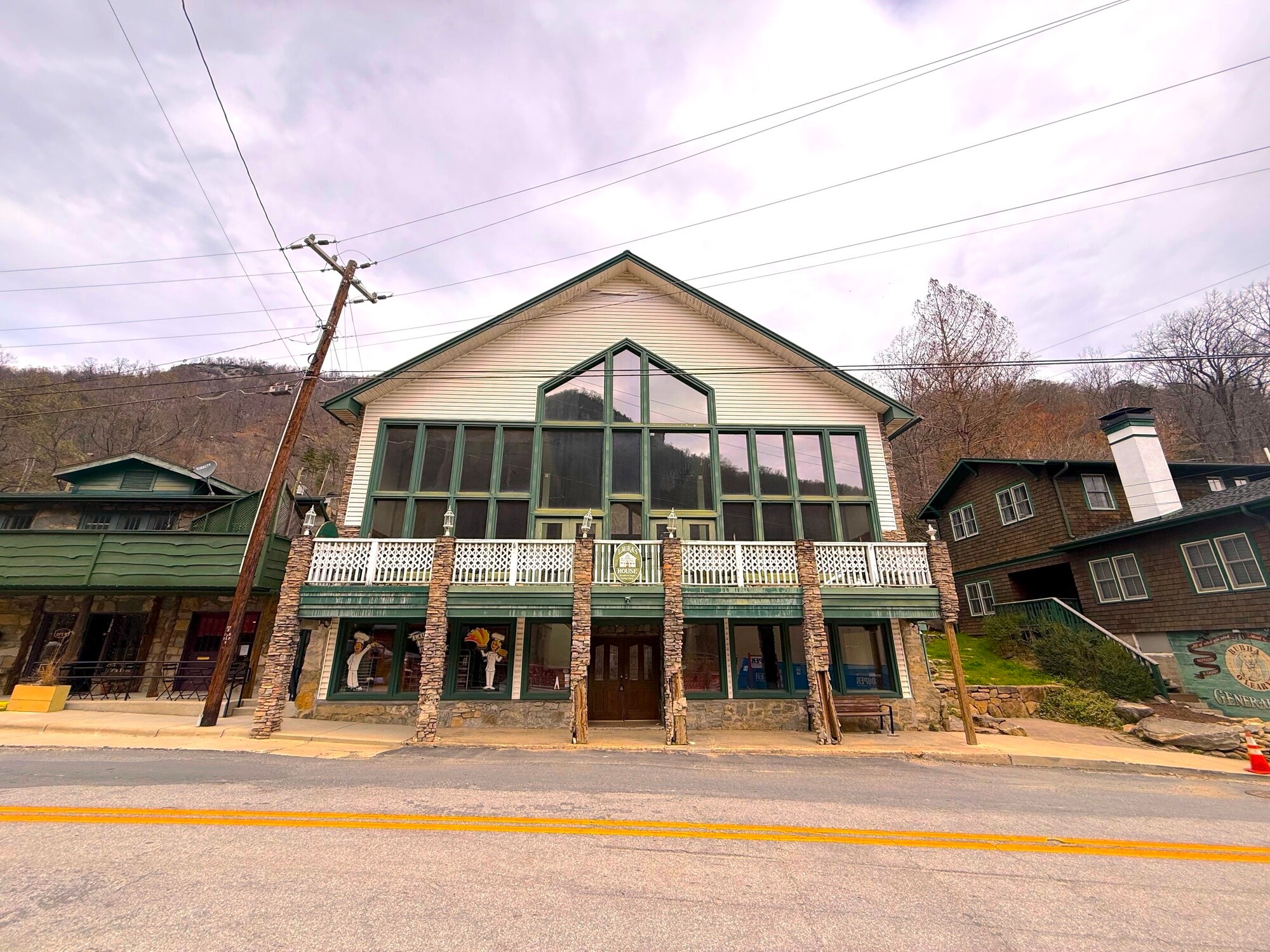 390 Main St, Chimney Rock, NC à vendre Photo de l’immeuble– Image 1 sur 10