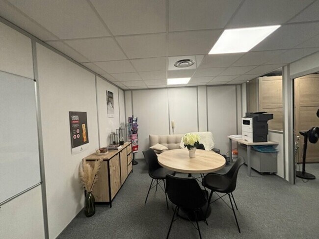 Plus de détails pour Bureau à louer