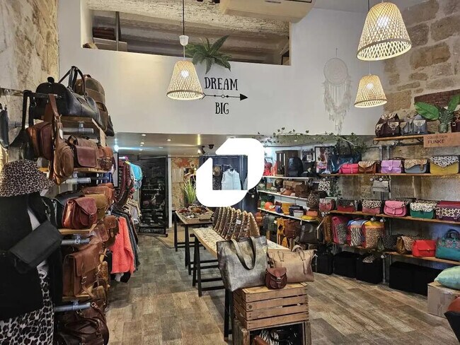 Plus de détails pour Local commercial à louer
