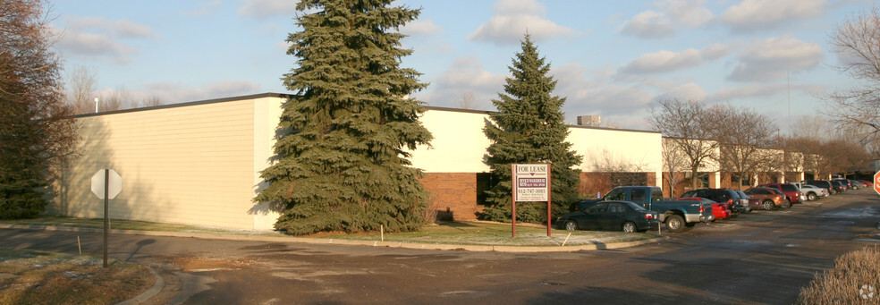 678-708 Mendelssohn Ave N, Golden Valley, MN à louer - Photo de l’immeuble – Image 2 sur 15