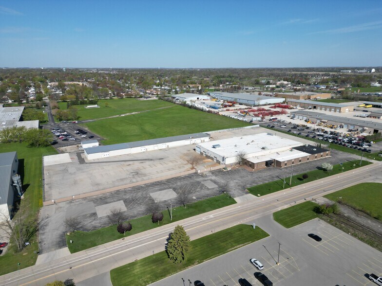 2323 N Roemer Rd, Appleton, WI à vendre - Photo de l’immeuble – Image 2 sur 11