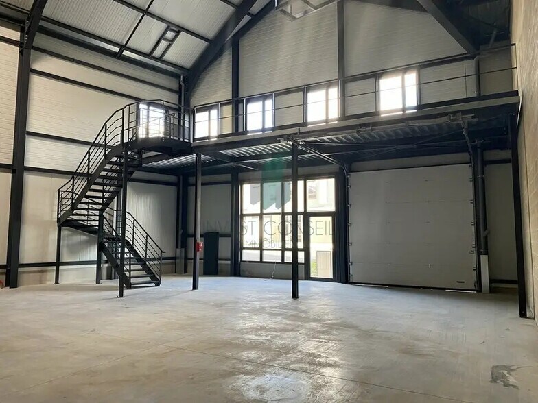 Local d’activités dans Groslay à louer - Photo de l’immeuble – Image 3 sur 7