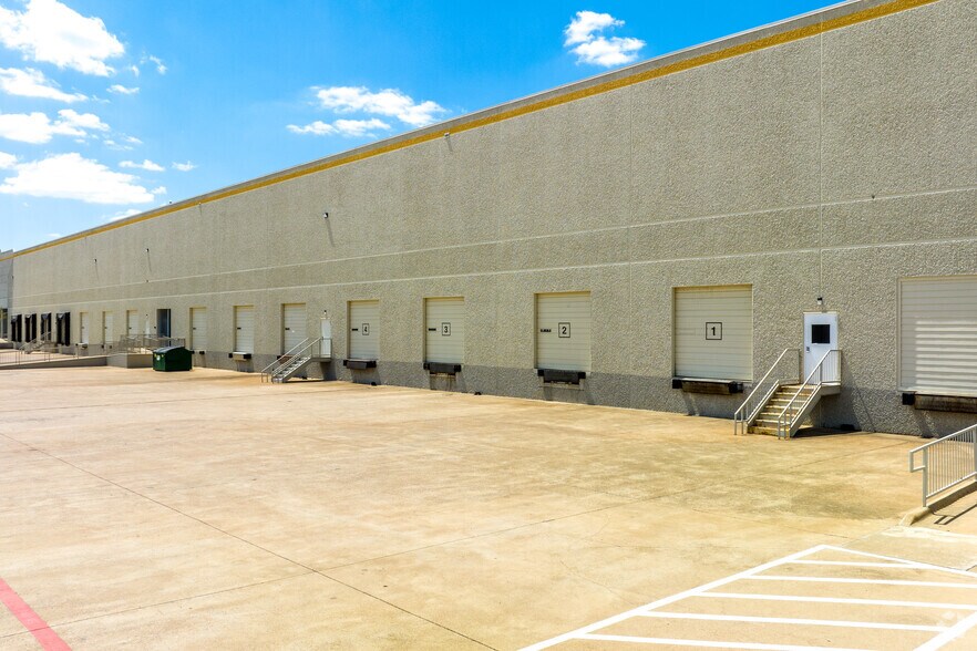 700 Eight Twenty Blvd, Fort Worth, TX à louer - Photo de l’immeuble – Image 3 sur 18