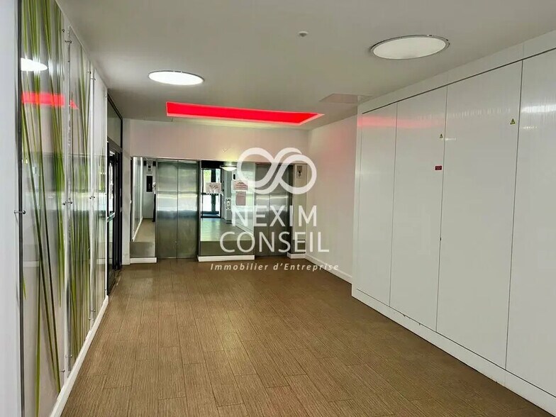 Bureau dans Nanterre à louer - Photo de l’immeuble – Image 2 sur 12