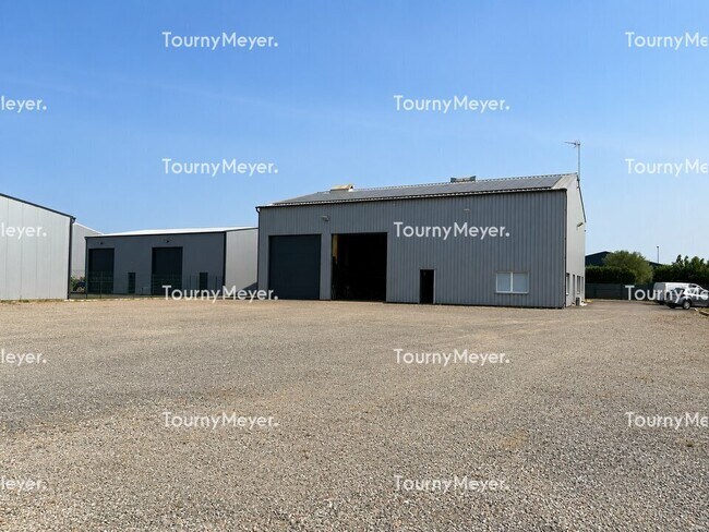 Plus de détails pour 27 Rue Des Vieilles Vignes, NOÉ - Bureau, Industriel/Logistique à louer