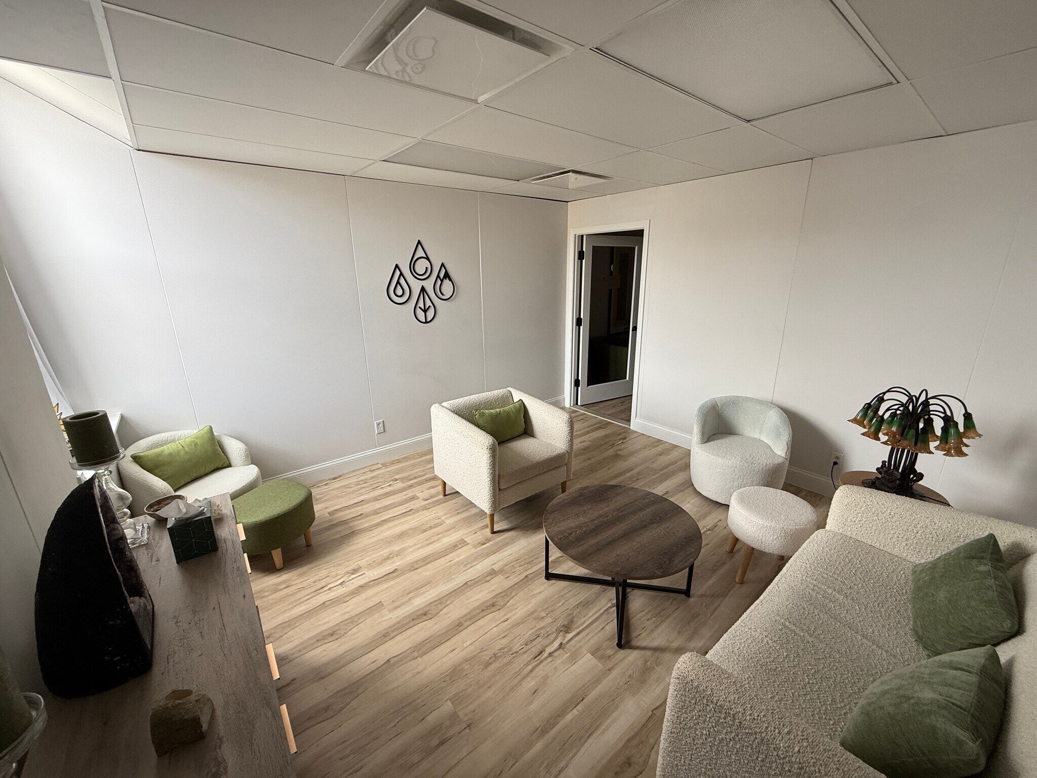 16824-16828 Kercheval Pl, Grosse Pointe, MI à louer Photo intérieure– Image 1 sur 5