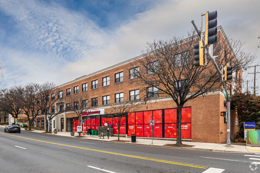 6917 Arlington Rd, Bethesda, MD à louer - Photo de l’immeuble – Image 2 sur 7
