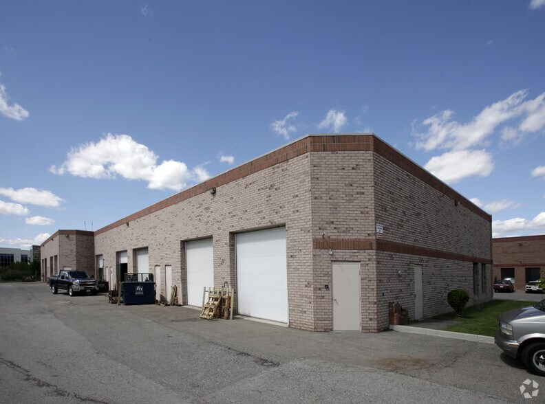 10 Loring Dr, Caledon, ON à louer - Photo de l’immeuble – Image 2 sur 2