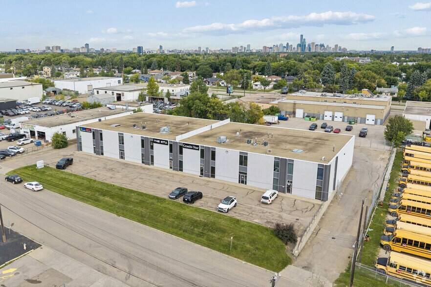 9408-9410 62nd Ave NW, Edmonton, AB à louer - Aérien – Image 2 sur 4