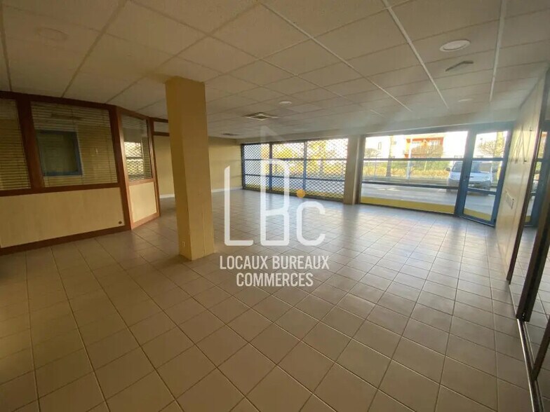Local d’activités dans Rezé à louer - Photo de l’immeuble – Image 1 sur 16
