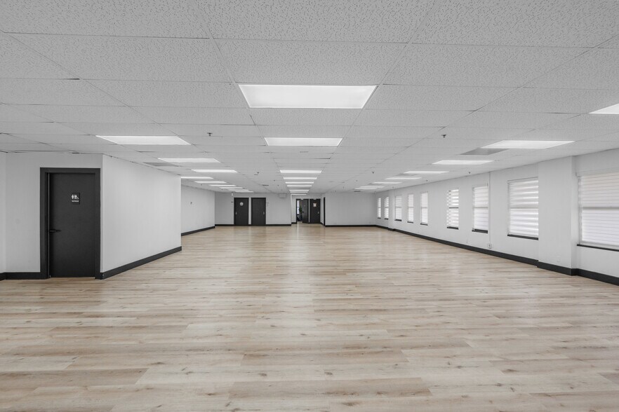 4200 NW 16th St, Lauderhill, FL à louer - Photo de l’immeuble – Image 2 sur 24