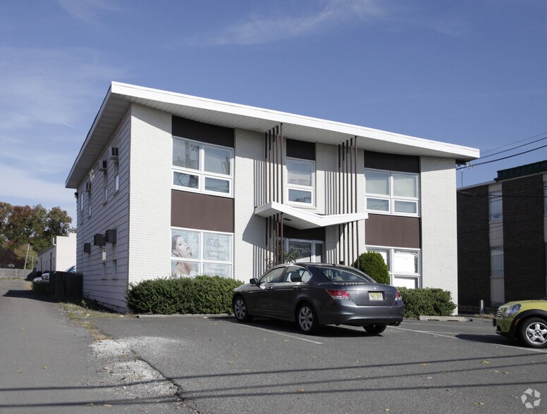 529 Milltown Rd, New Brunswick, NJ à louer - Photo principale – Image 1 sur 2