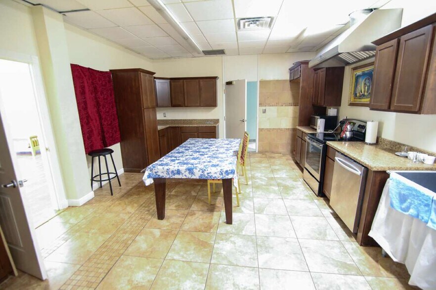 4444 N Classen Blvd, Oklahoma City, OK à vendre - Photo intérieure – Image 2 sur 8