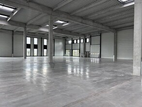 Local d’activités dans Villefontaine à louer Photo intérieure– Image 2 sur 6