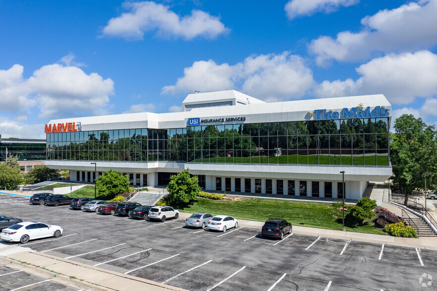 9394 W Dodge Rd, Omaha, NE à louer - Photo principale – Image 1 sur 21