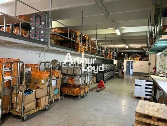 Plus de détails pour Local d’activités à vendre